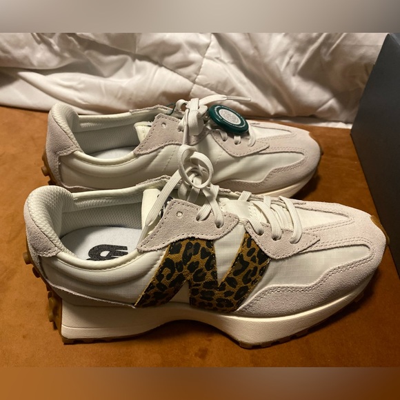 Women’s New Balance 327- Sea Salt Phantom Leopard Print (size 7) - Picture 5 of 7